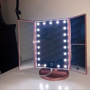Portable vanity mirror 💡